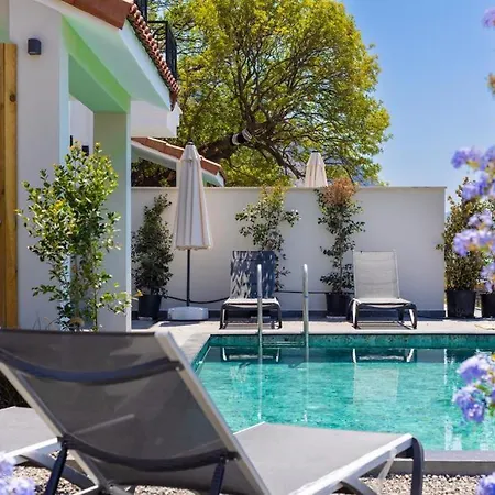 Yasemin Soeguet'de Oezel Havuzlu Villa Marmaris