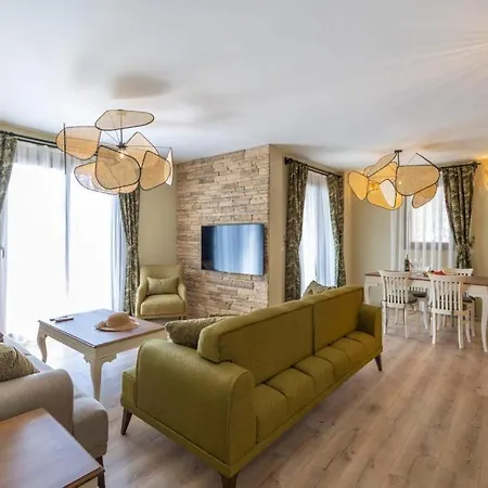 Yasemin Soeguet'de Oezel Havuzlu Villa *